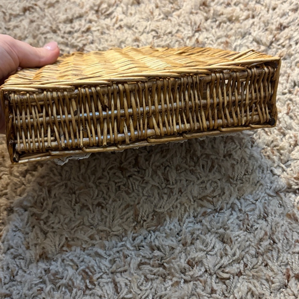 Vintage Woven Wicker Country Cottage Core Napkin Holder - Picture 5 of 6
